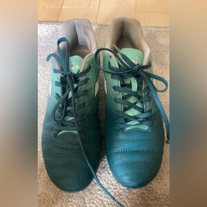 Women’s size 7 Diadora socket cleats